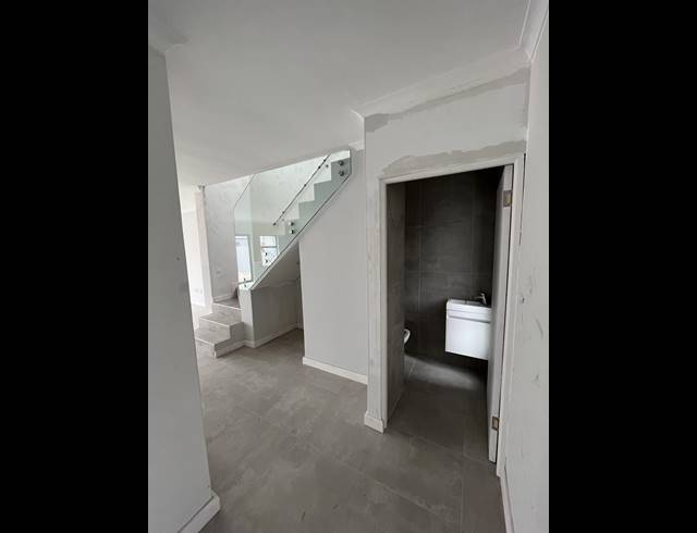 3 BEDROOM FREEHOLD FOR SALE IN PARKLANDS NORTH